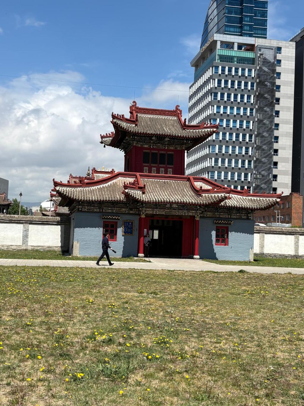 Bogd Han Kışlık Sarayı Müzesi kompleksindeki giriş yapısı